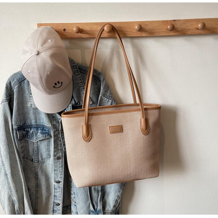 

Tote bag women s 2025 new large-capacity commuter bag college student class shoulder bag fashionable versatile handbag