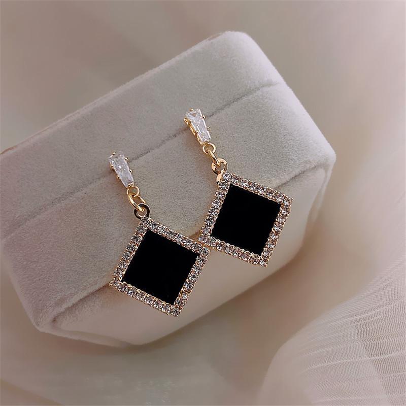 

Новые модные квадратные серьги с темпераментом, индивидуальностью и универсальностью