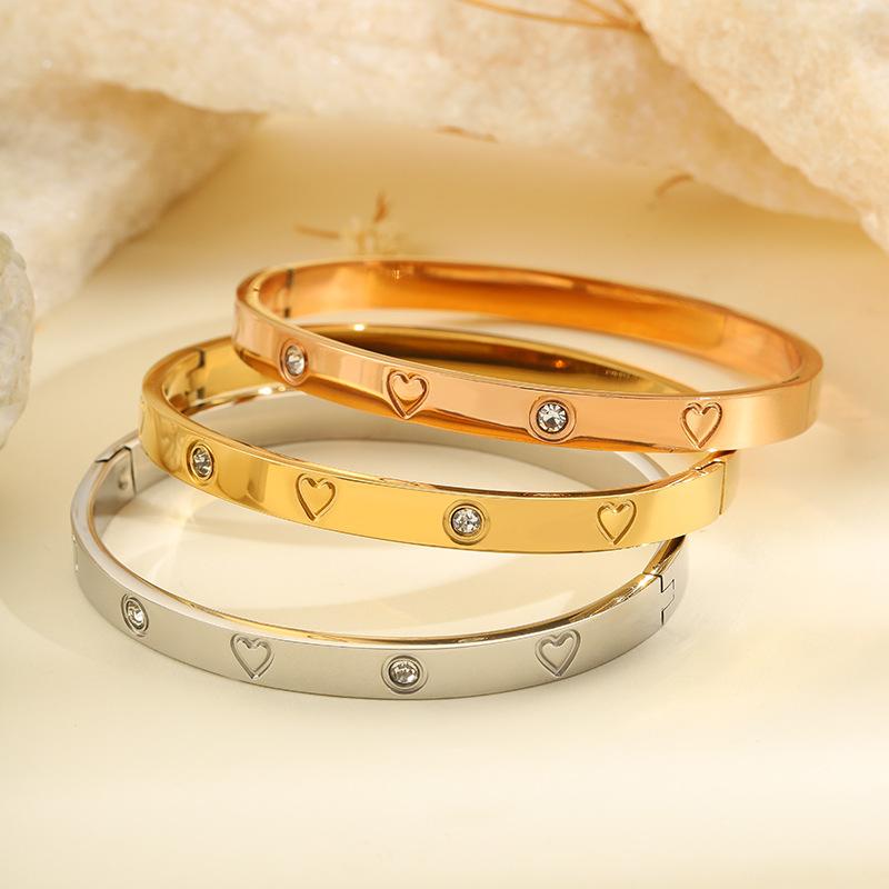 Love Diamond Engraved Bracelet - Elegant and Luxurious Fashion Titanium Steel Bracelet for Women, Handcrafted Jewelry