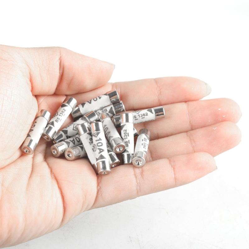 Pack Of 30 Small  10A Fuses High Sensitivity Fuses Temperature Resistant Fuses set for UK Plugs & Extension Leads