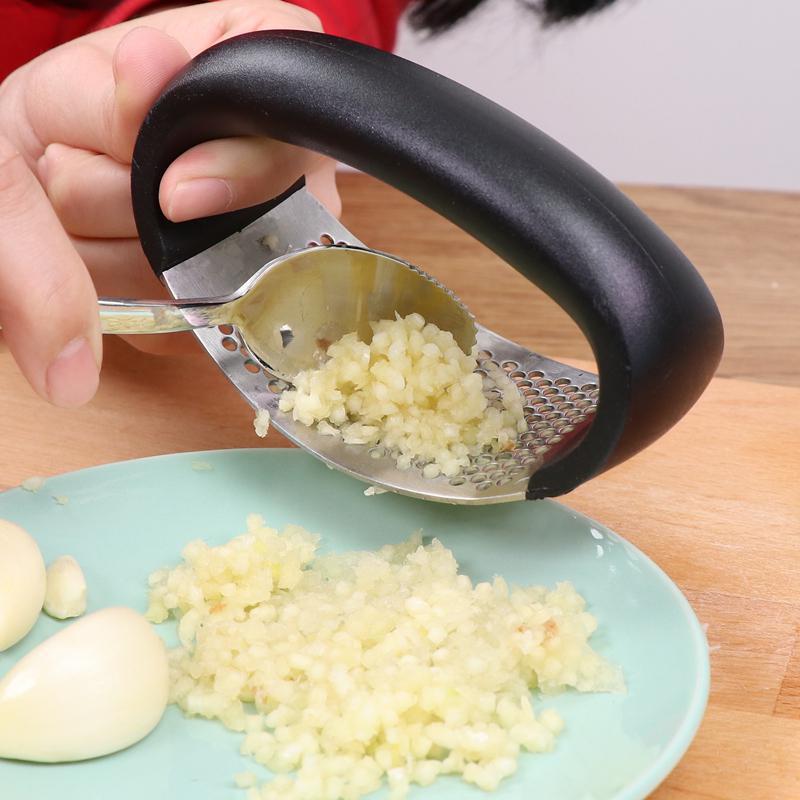 Garlic Crusher Stainless Steel Band Garlic Crusher MINI Handheld Garlic Crusher Kitchen Tools