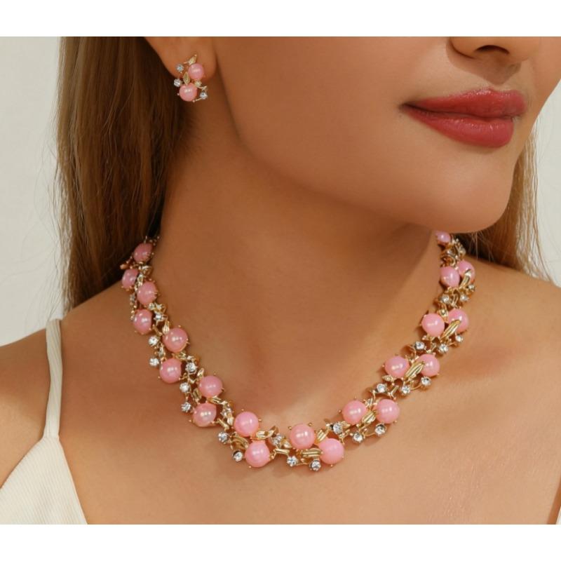 Shiny Jewelry Set - Exclusive High-end Necklaces with Luxurious Style.