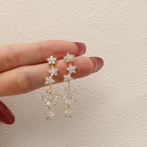 Banquet Protagonist Exquisite Daughter Flashing Zirconium Hollow Earrings Female Light Luxury Niche Exaggerated Earrings Temperament Unique Earrings