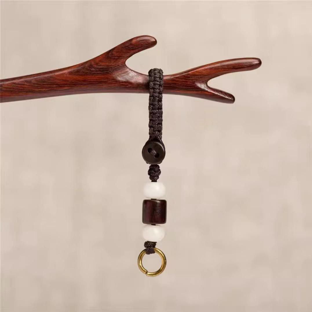 

Брелок из желтой веревки с монетой пяти императоров, сплетенный вручную, с красным веревочным узлом и подвеской в виде благоприятного облака