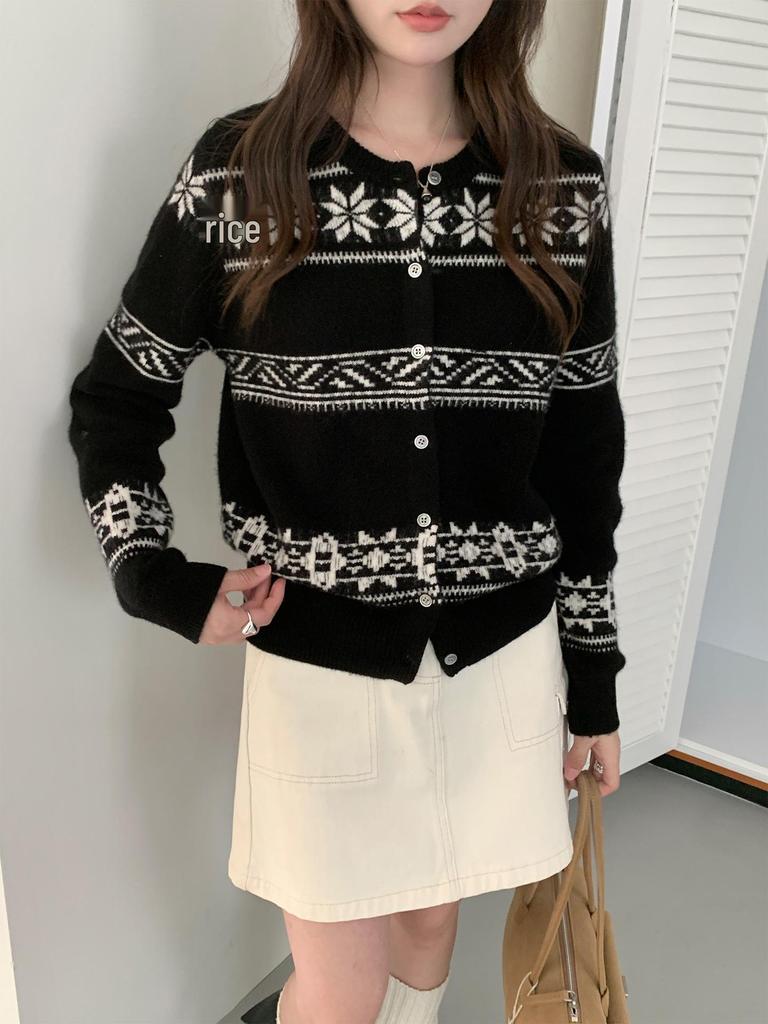 2026 Retro Snowflake Jacquard Loose-Fit Autumn Cardigan Sweater for Women