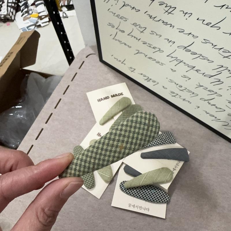 

2026 Spring Plaid & Polka Dot Hair Clip - Fashionable Oval Bangs Side Clip