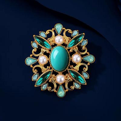 Brooch with Hollowed-out Court Patterns, Pearl Brooch, Women's National Trend, Retro, Light Luxury, High-end Dress Pin