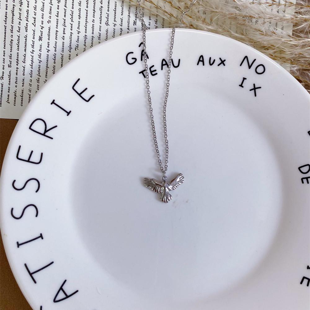 

Women s Titanium Steel Small Eagle Pendant Necklace - Color-Preserving, Exquisite Clavicle Chain, Ins Style, Non-Fading