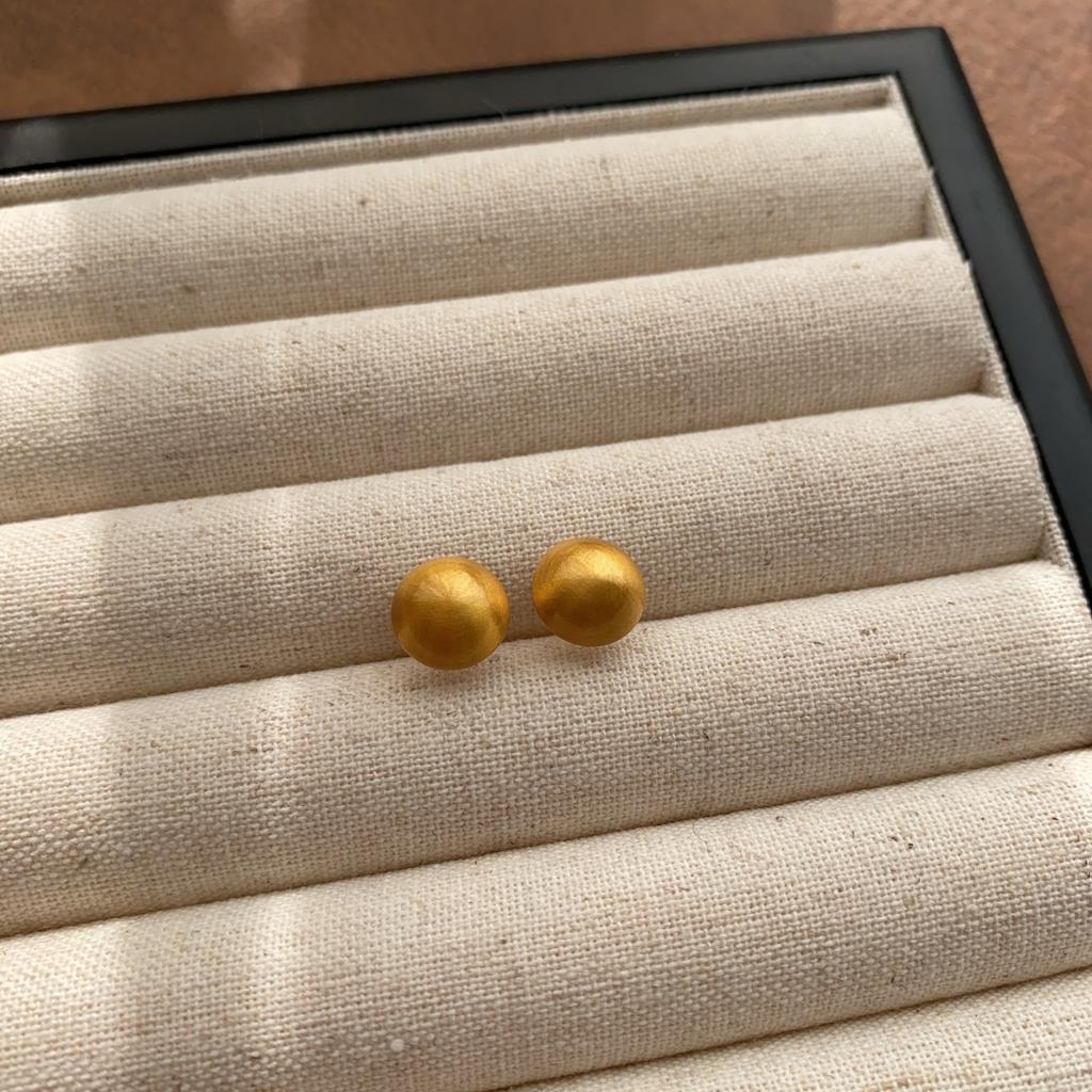 Exquisite niche metal brushed matte ball stud earrings for women's commuting senior temperament simple and versatile earrings