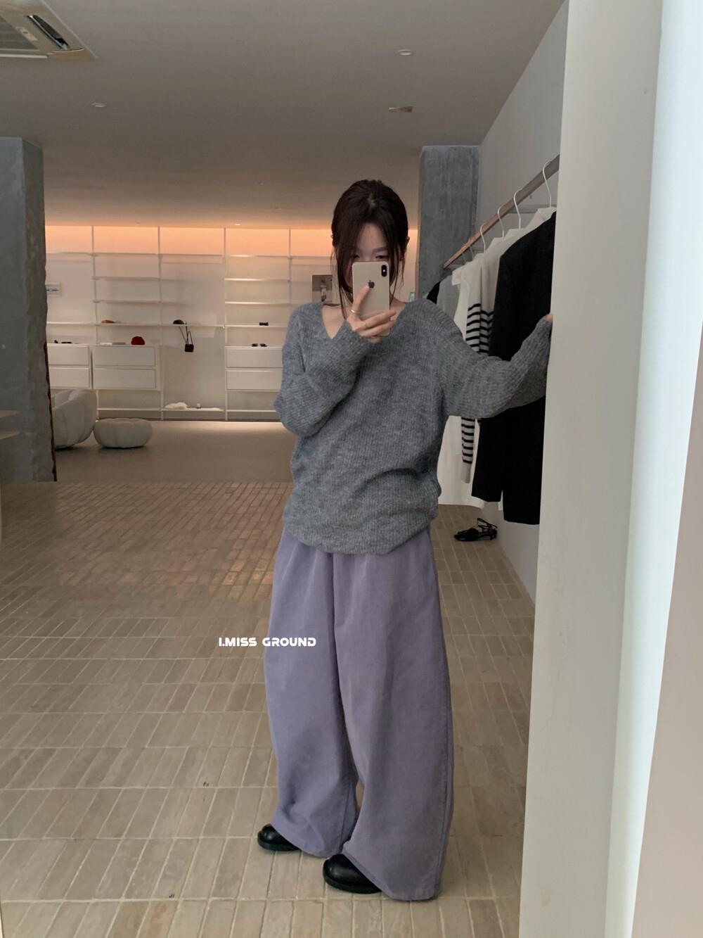 

Clearance: No returns or exchanges. Women s Korean-style soft, versatile V-neck sweater. Simple, gentle, slimming, long sleeves, warm, and loose fit. One Size