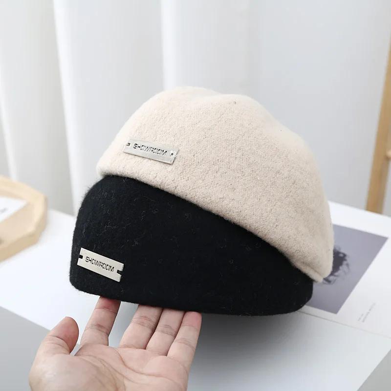 Korean Wool Beret Hat for Women, Vintage Style Winter Autumn Hat with Metal Logo, Fashionable & Versatile