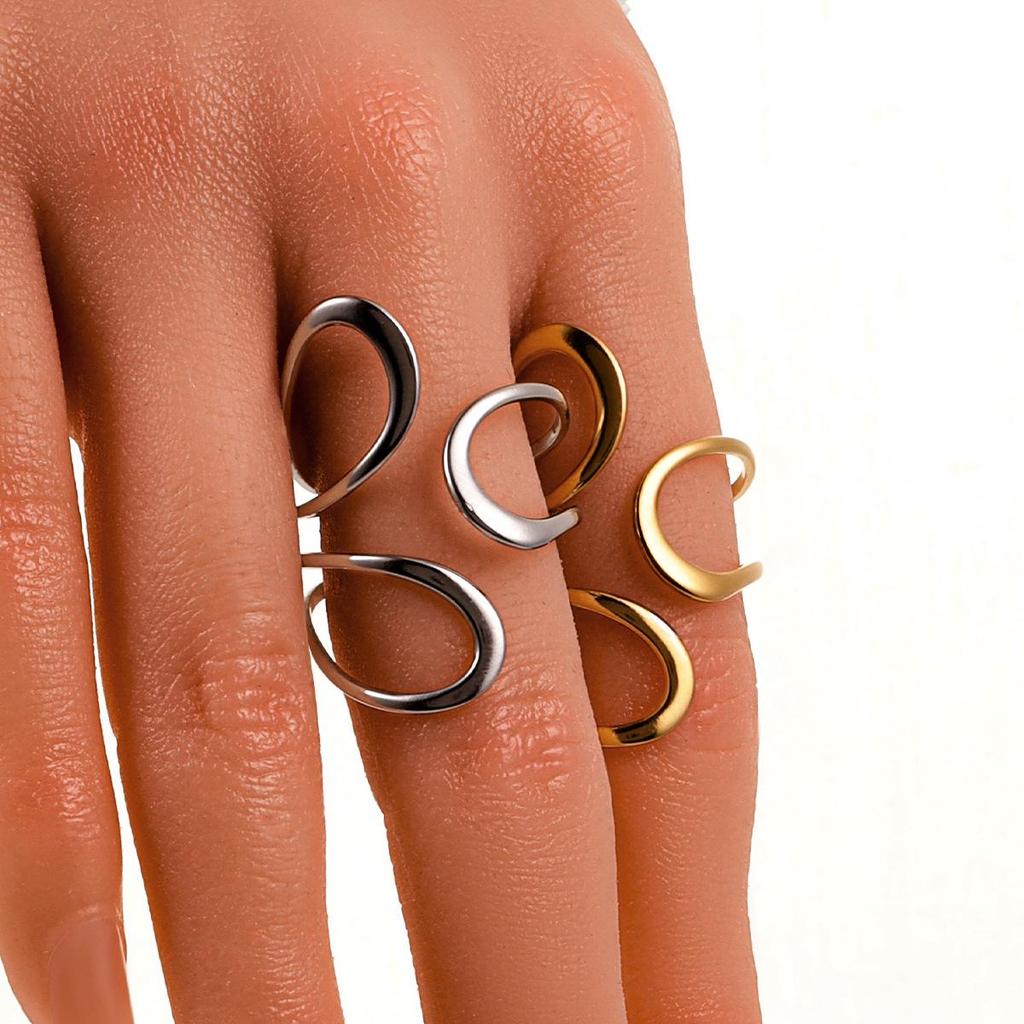 Versatile 18K Gold Geometric Water Drop Ring with Hollow Design