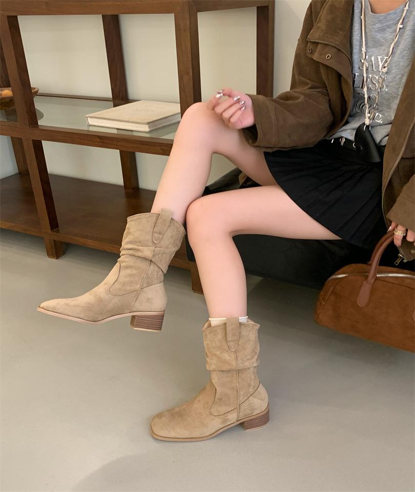 

2025 new pointed pile boots short boots high heel retro super western knight boots V mouth medium boots women 40 хакі