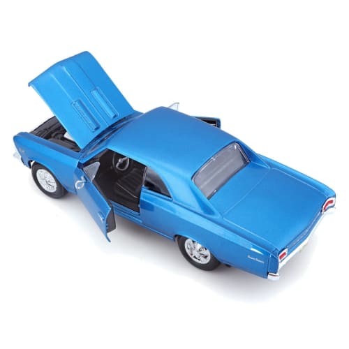 Maisto 1/24 scale diecast model of the 1966 Chevrolet Chevelle SS 396 in blue (product number 31960 BU)