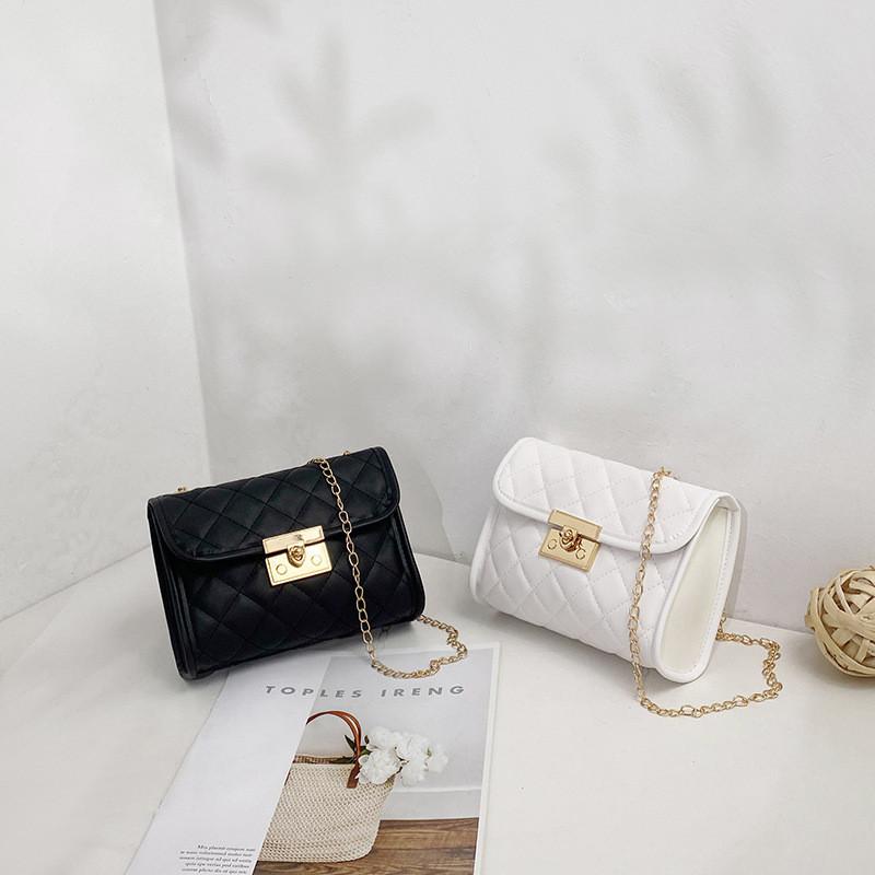 Wholesale Clear And Sweet Ladies Bag Embroidered Diamond Chain Crossbody Bag