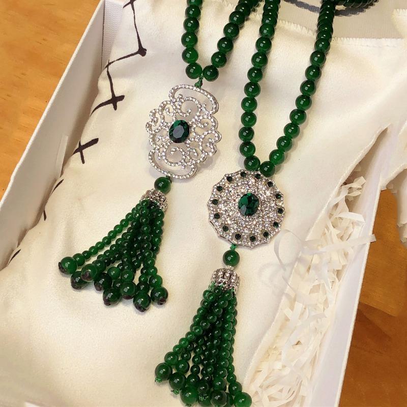 A Luxurious and Auspicious Tassel Necklace for Women, A Retro Ethnic Style Pendant, and A Long Sweater Chain