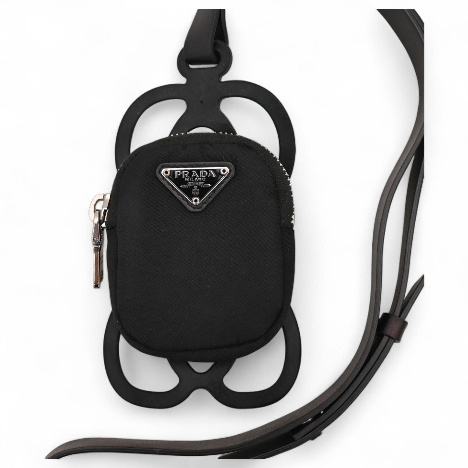 

Auth PRADA Smartphone Case Pouch Tessuto Nylon Black 2ZT007 pr8820bf