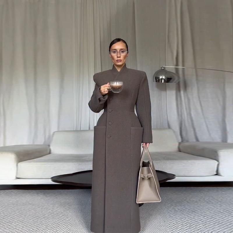 2025 Fall/Winter Elegant European & American Style Women's Long Coat with Padded Shoulders & Waist-Cinching Design