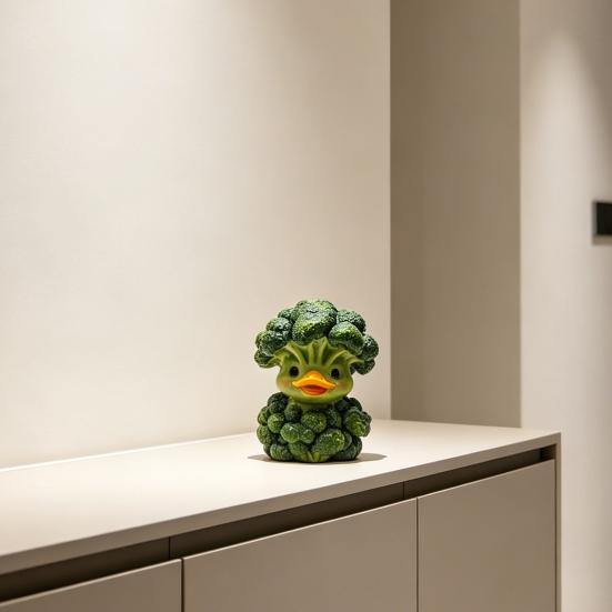 Broccoli Duck Ornament, Resin Veggie Ducks Figurine, Cute Vegetable Duck Decoration for Office Desk Bedroom Living Room Balcony Car Accessories Unique