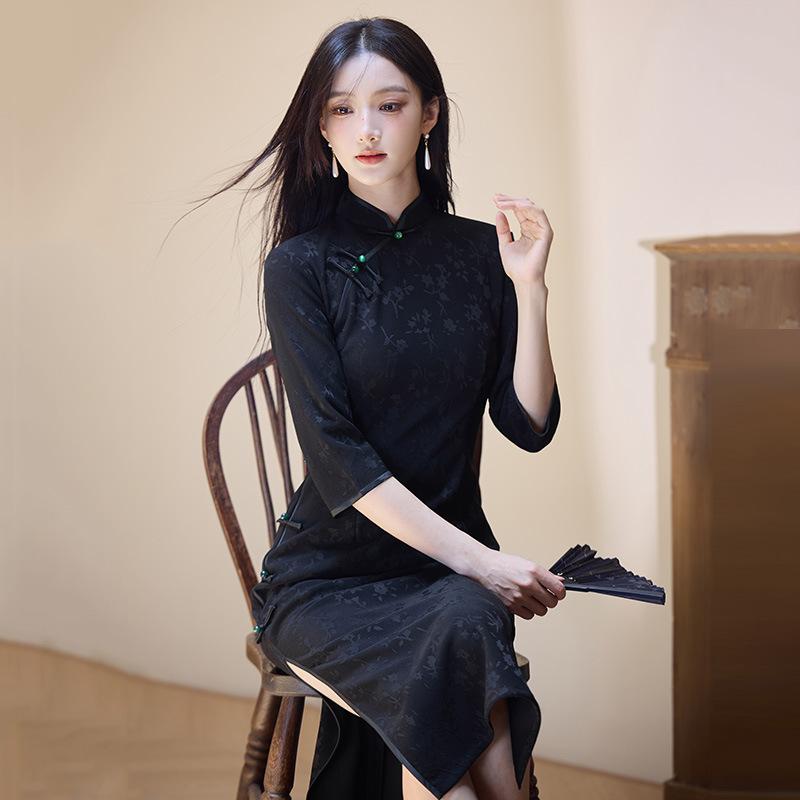 Black national style new Chinese long autumn long-sleeved cheongsam improved young women's high-end sense can be worn daily in spring and autumn