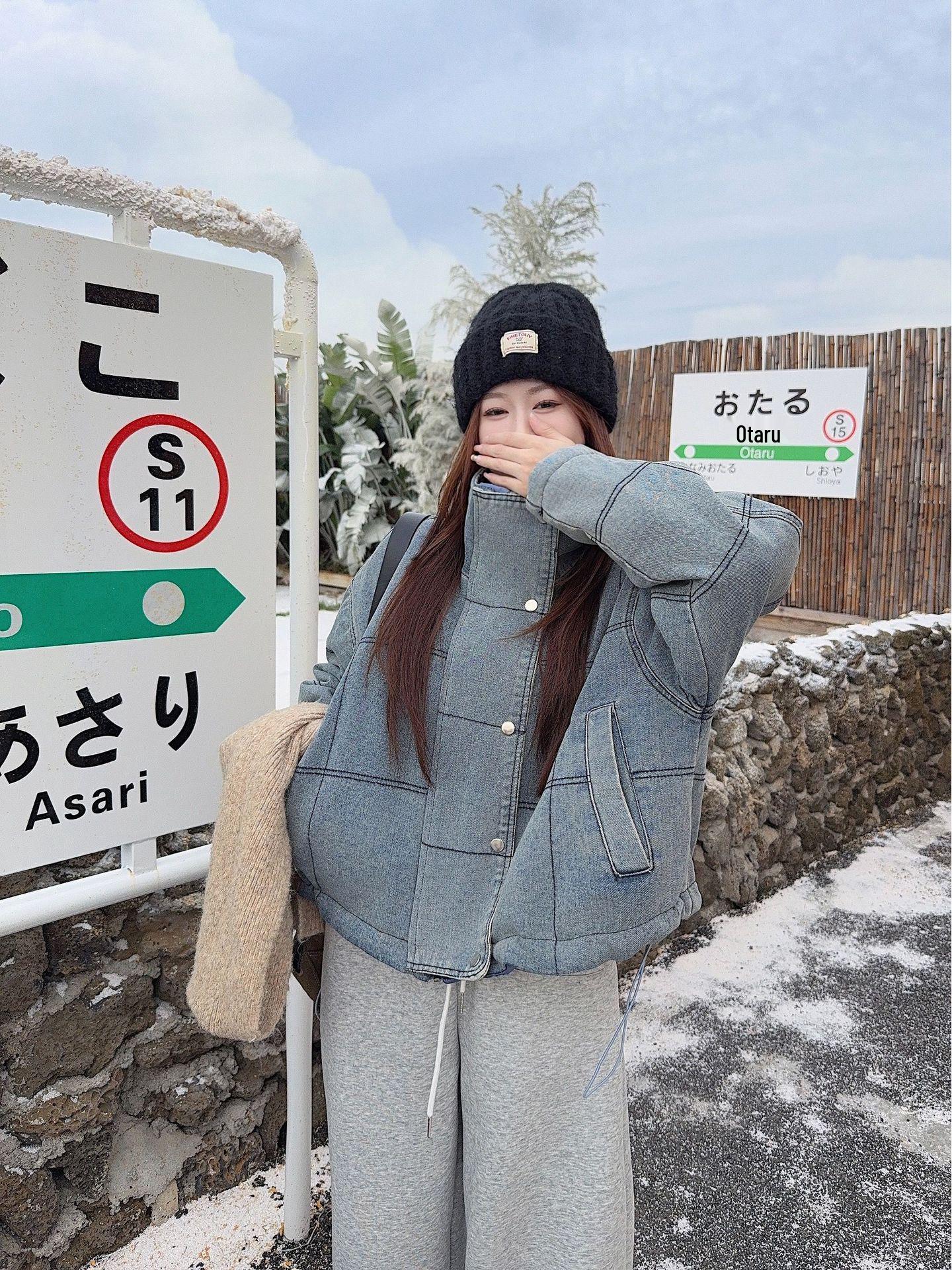 Women s Petite Retro Stand Collar Denim Puffer Jacket - Winter 2025 Style Medium синий
