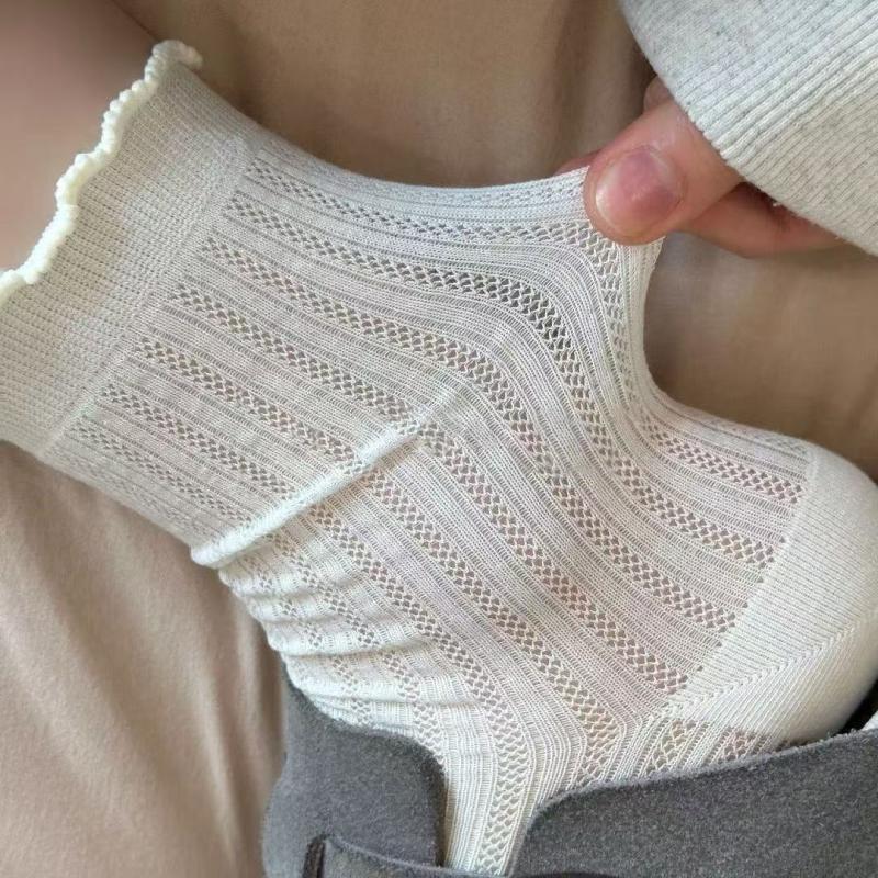 Calzini da donna a rete tinta unita a tubo medio estivi leggeri traspiranti alla moda con bordo ondulato stile balletto calzini casual