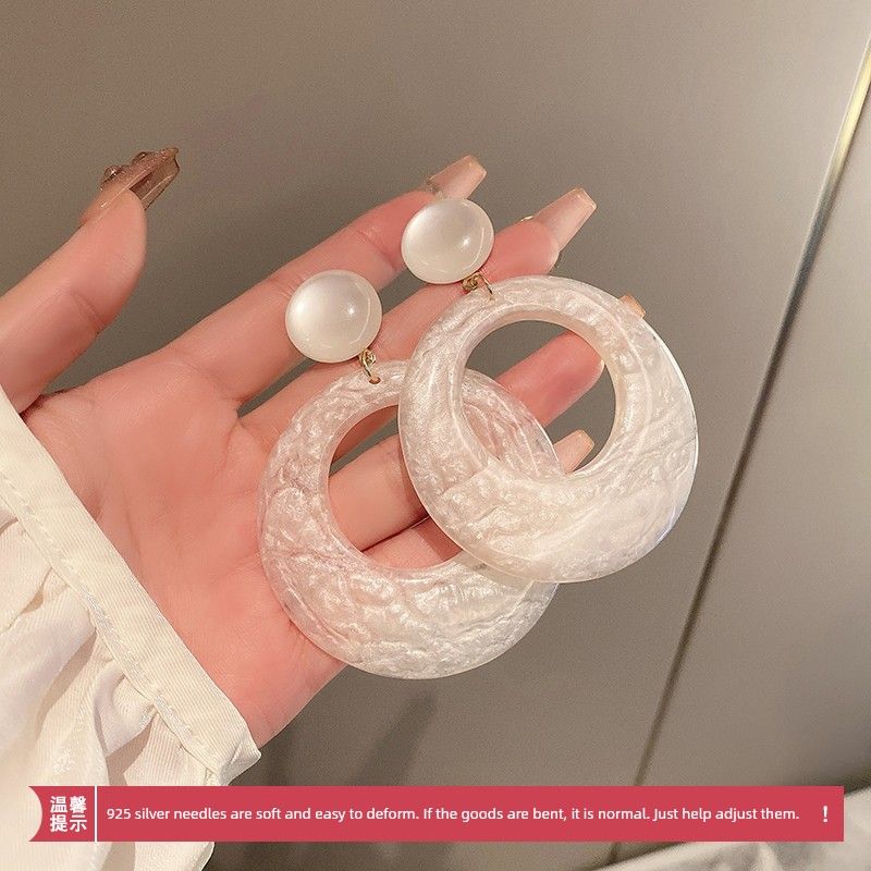 

Geometric round Ring Earrings Unique Niche Design Elegant Stud Earrings Exaggerated Fancy Simple Wild Earrings Women Geometric circle earrings