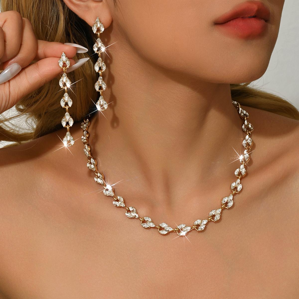 

Cross border new hot selling Korean style fashionable earrings, necklace, bracelet set, bride s wedding dress, dinner party
