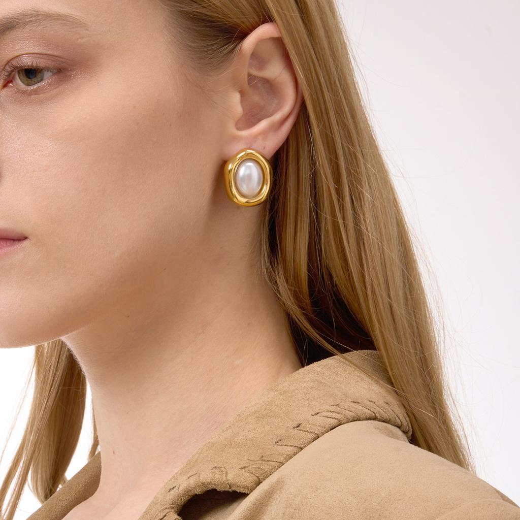 Light Luxury Niche High-end Sense 18K Resin Pearl Earrings Jewelry