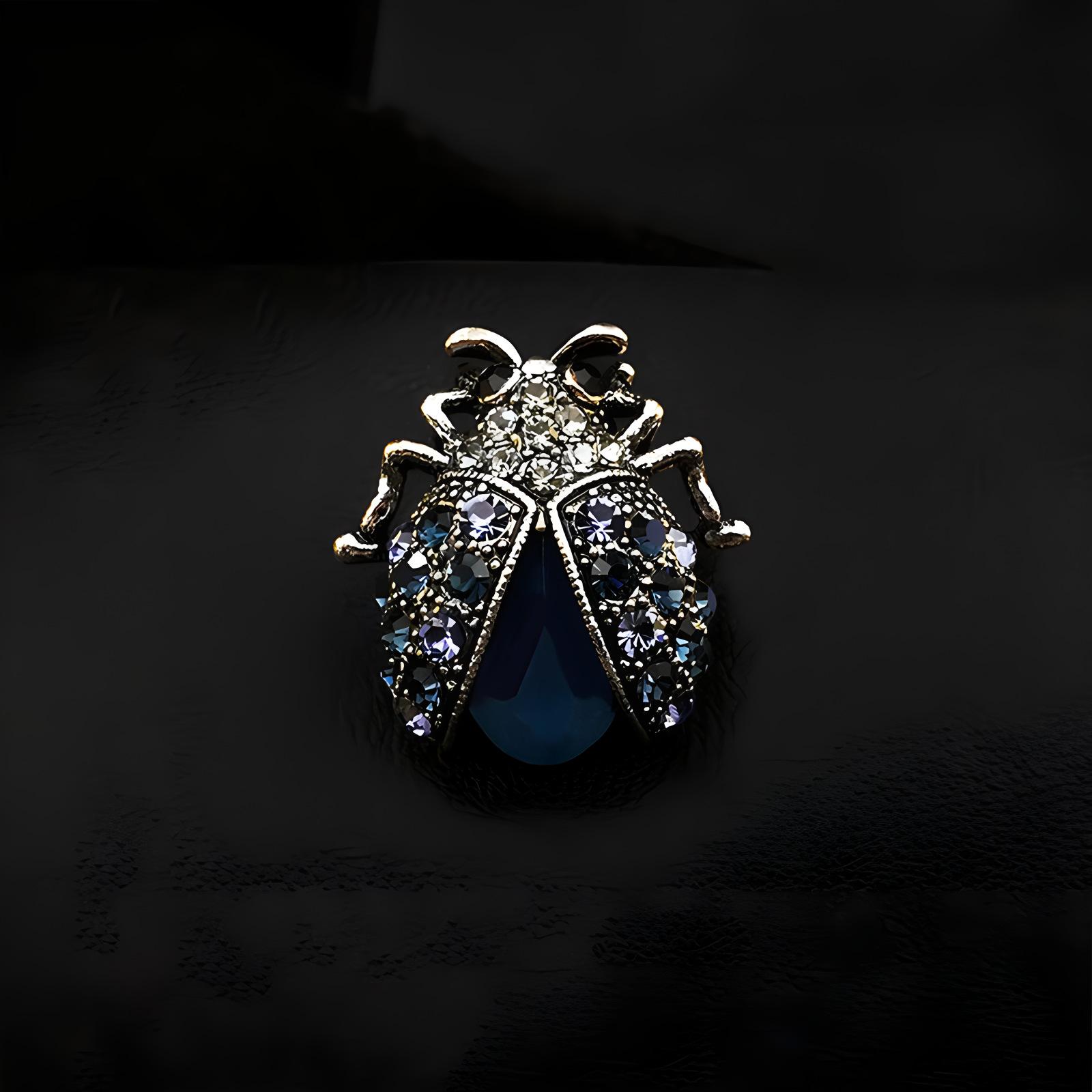 

Изысканная ретро-брошь в виде божьей коровки, элитный корсаж в виде жука, инкрустированный бриллиантами, роскошная булавка в стиле «темперамент» для мужчин и женщин, аксессуары для костюмов