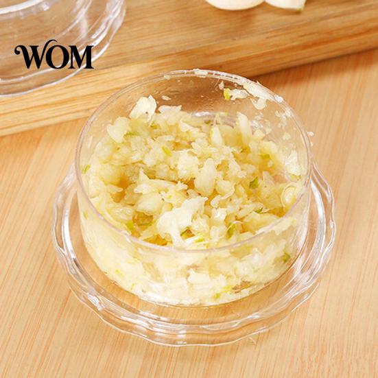 Rotating Garlic Grinder Mincer Tool, Multi-Purpose Manual Press, Bite-Teeth Crushing Ginger Crusher Structure Masher, Transparent Easy to Clean Herbs