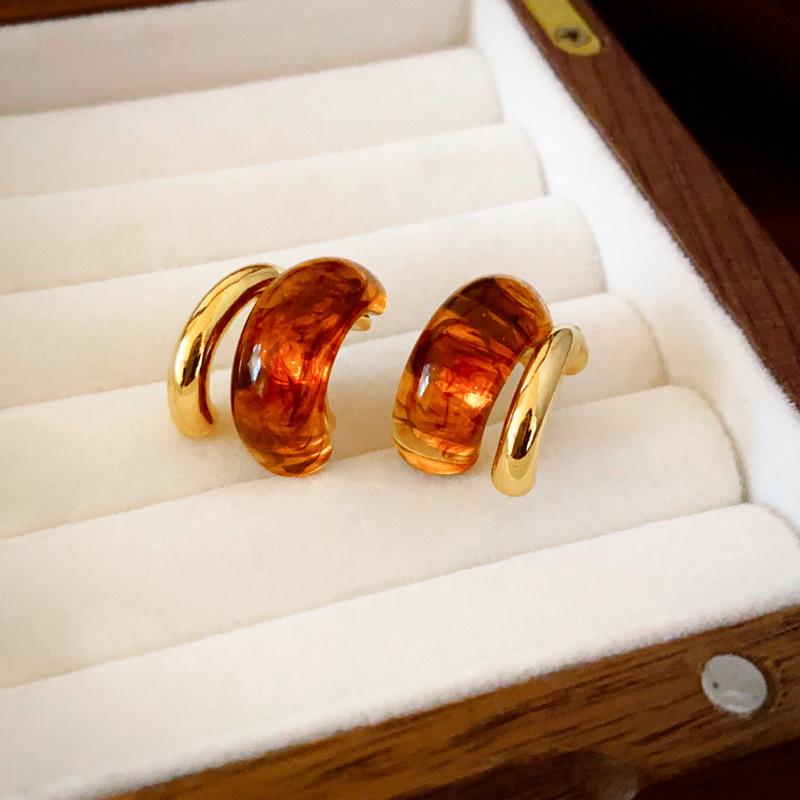 Gold-Plated U-Shaped Resin Ear Cuffs: Retro Y2K High-End Autumn & Winter Earrings