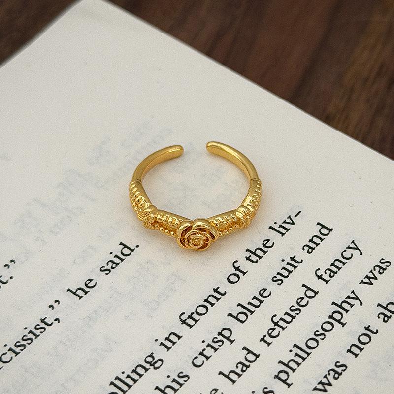 Vintage Light Luxury Gold Four-Leaf Clover Rose Engraved Imitation Tiger S Eye Stone Open Ring Niche Stacking Wearing High-End Ring Adjustable opening