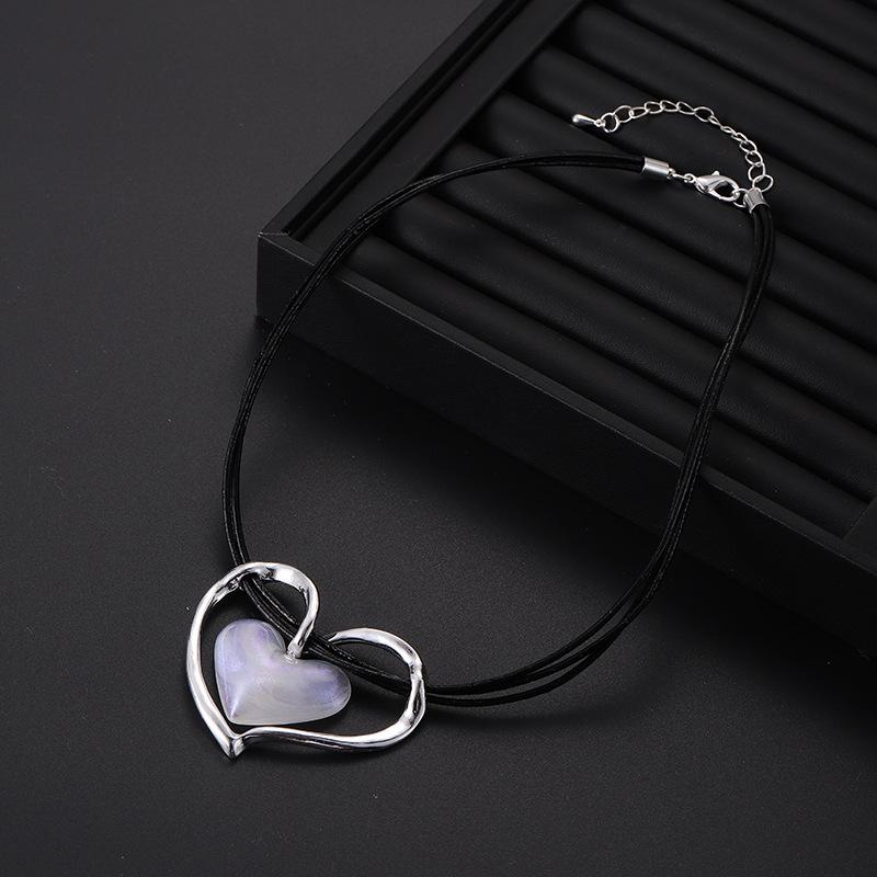 Love Heart Pendant Women S Metal Simple Fashion Versatile Collarbone Chain