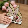 Houten decoratieve plaquette met paashaasje als servettenhouder. Decoratief item.