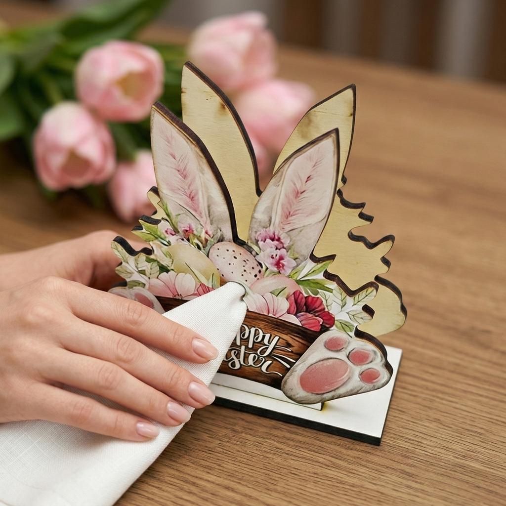 Houten decoratieve plaquette met paashaasje als servettenhouder. Decoratief item.