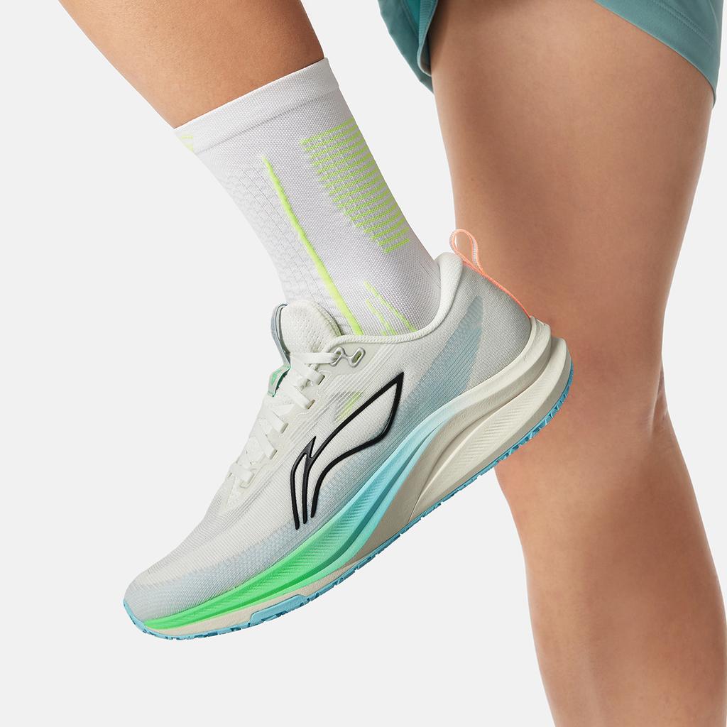 New LiNing Red Hare 8 Anti Slip Wear Resistant Low Top Racing Running Shoes Men's Ivory ARPV001-11