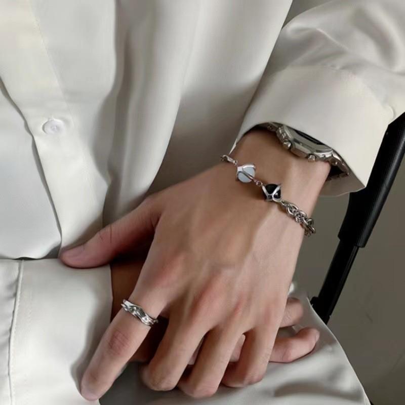 Design Geometric Unique Cats Eye Bracelet In Titanium Steel For Women