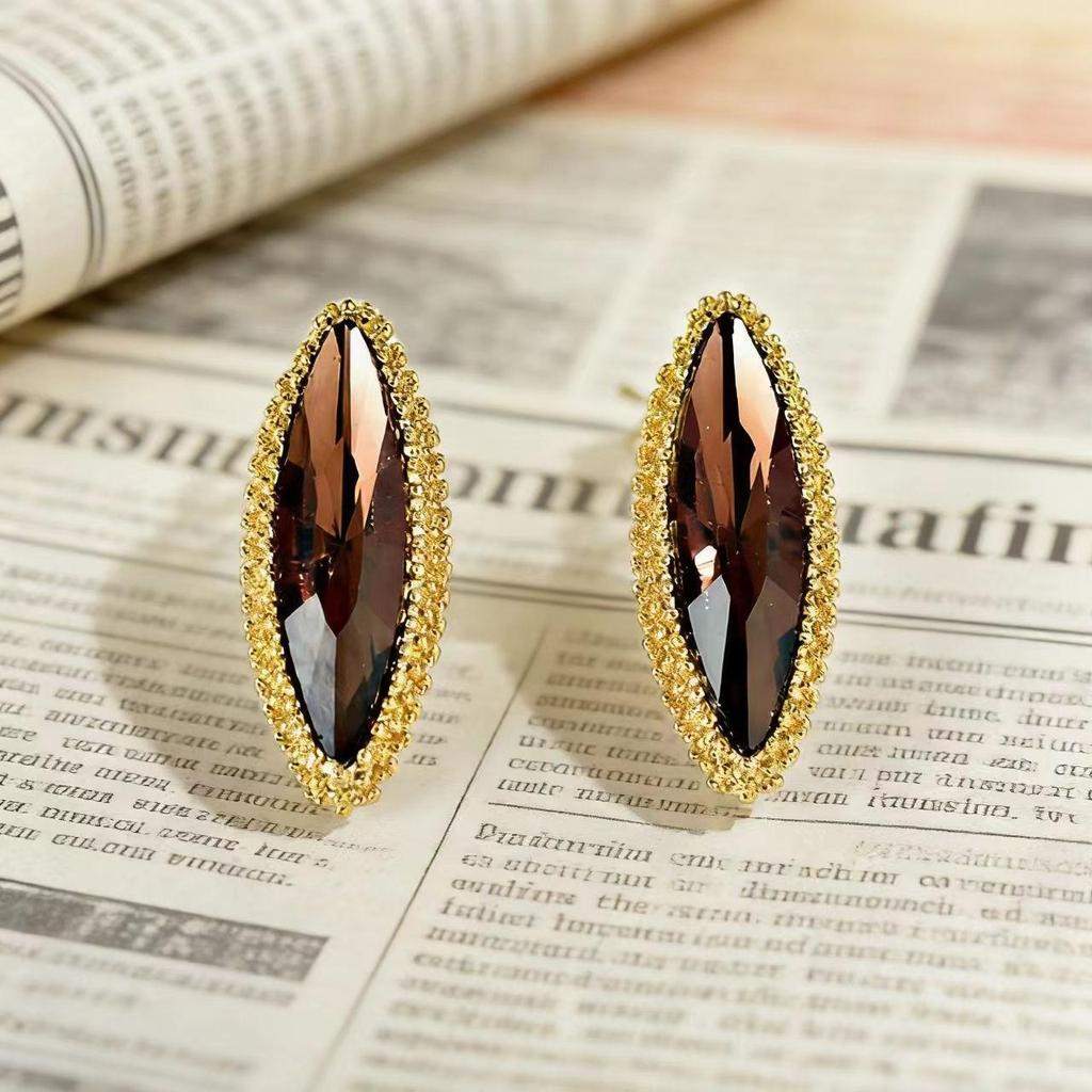 Gold Water Drop Rhinestone Earrings: French Niche Luxury Design for Women