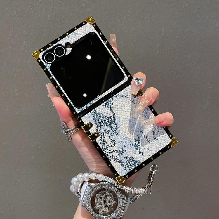 Applicable To Samsung ZFlip6 Mobile Phone Case Trendy Brand Snake Skin Pattern with Hanging Chain Folding Screen New ZFlip5 Protective Case