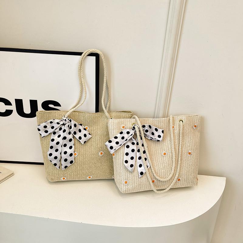 Stylish Woven Tote Bag For Women With Floral Design Ideal For Summer Beach Outings