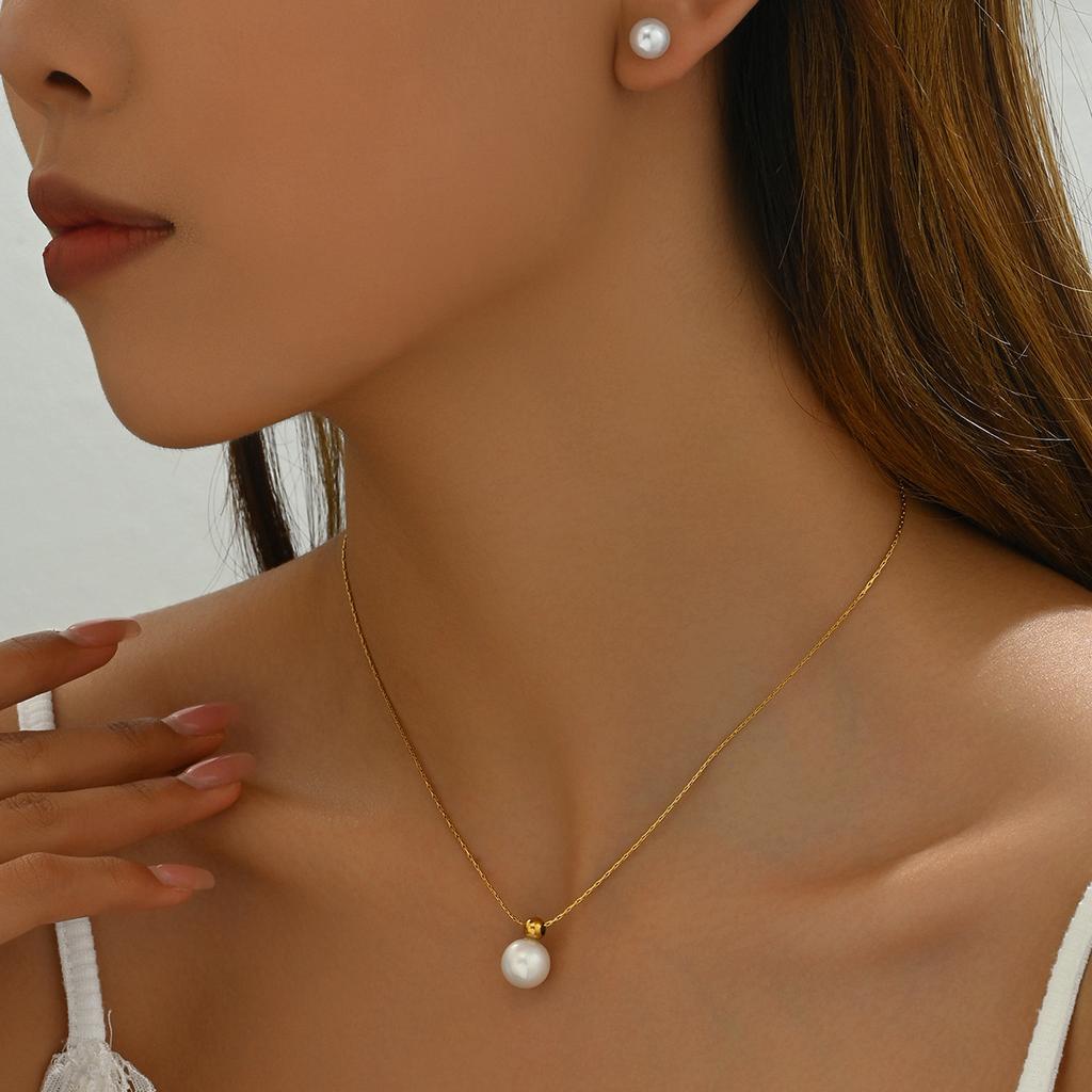Ladies Pearl Necklace & Ear Stud Jewelry Set