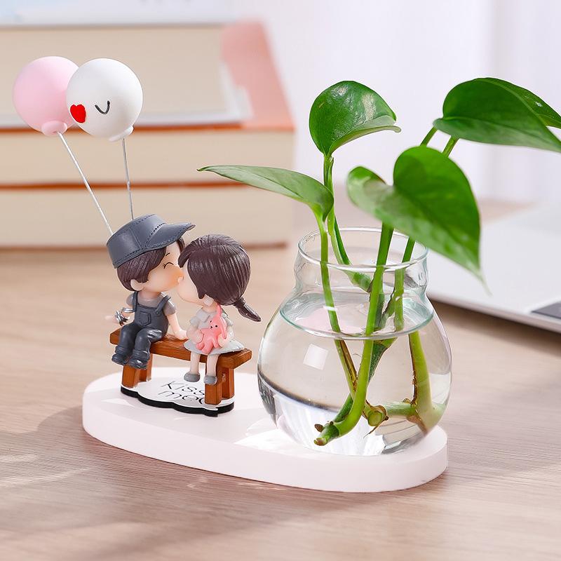 1Pc Resin Home Decor Girl and Boy Unique Hydroponics Creative Flowers Pot Couple Vase