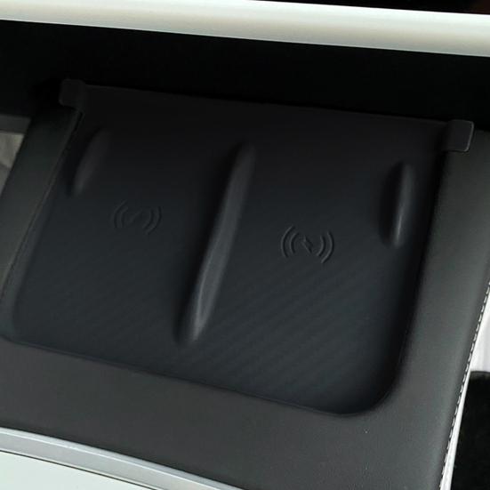 Center Console Wireless Charging Mat Silicone Non-slip Waterproof Car Interior Accessories Phone Cordless Charger Pad Cushion for Tesla Model 3/Y