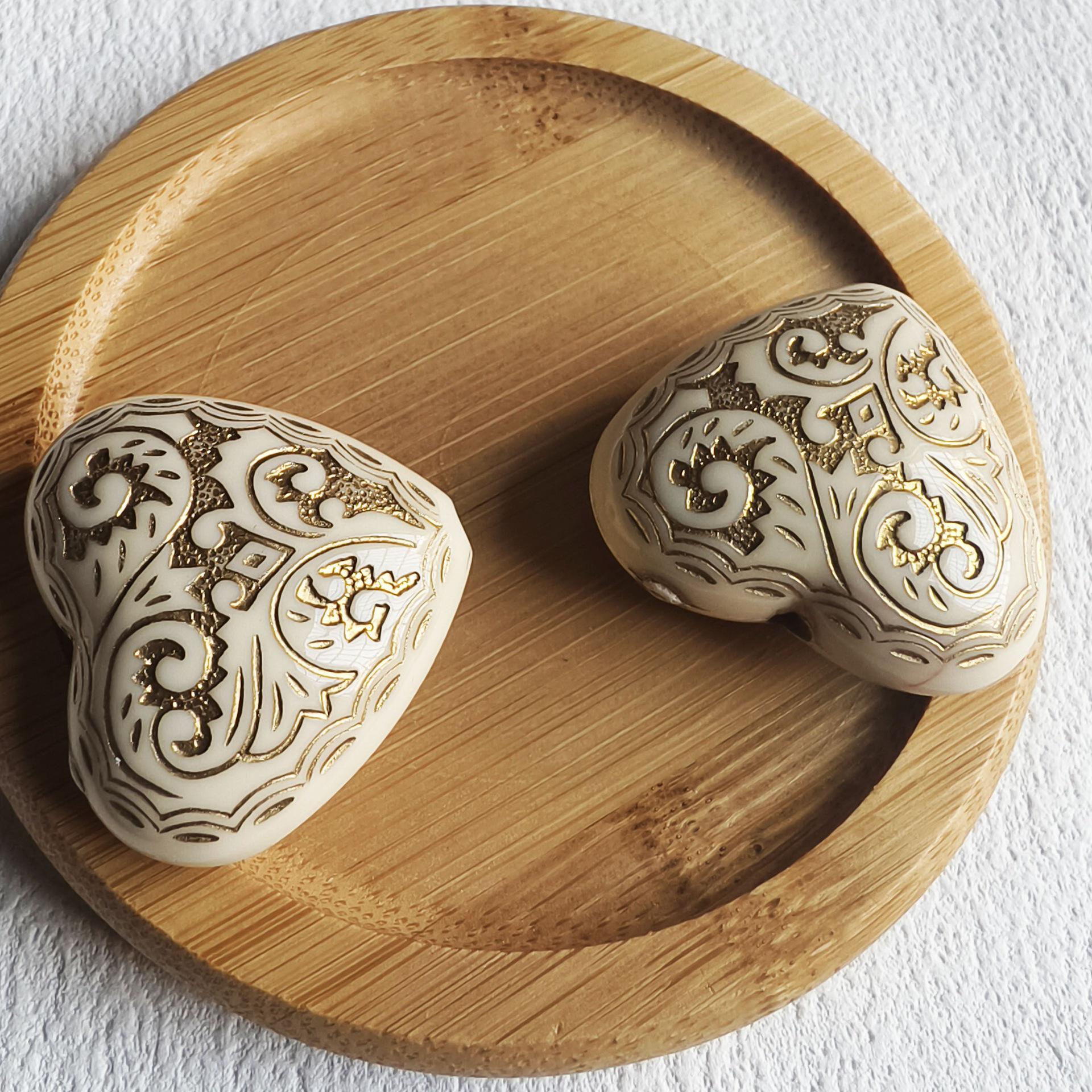 

Acrylic Retro Floral Gold Trim Peach Heart Beading Jewelry DIY Material