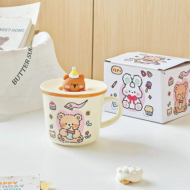 

Мультяшная керамическая кружка Милая девушка с яркой внешностью Дом Офис Пара Завтрак Чашка для воды Сувенир с крышкой about 300ml