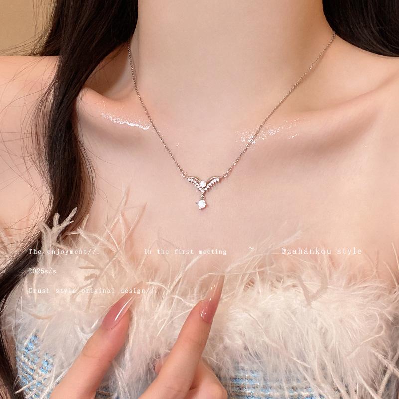 Flash wings, water drop-shaped zircon pendant, necklace, femininity collarbone chain, air neck chain.