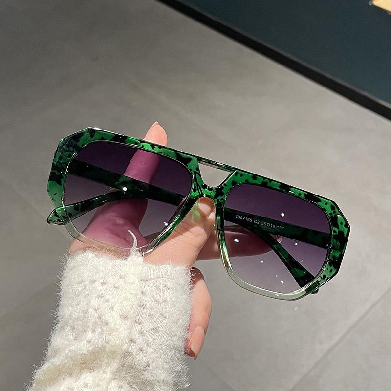 New Vintage Square Sunglasses Women Men PC Frame Retro Shades Fashion Sun Glasses Female Special Shaped Oculos De Sol for Male
