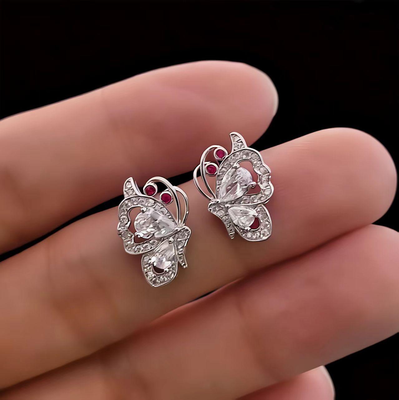 

Super Flash Butterfly Zircon Stud Earrings Women s Light Luxury Niche Exquisite High-end Earrings Cool Temperament Versatile Ear Jewelry Copper gold plated