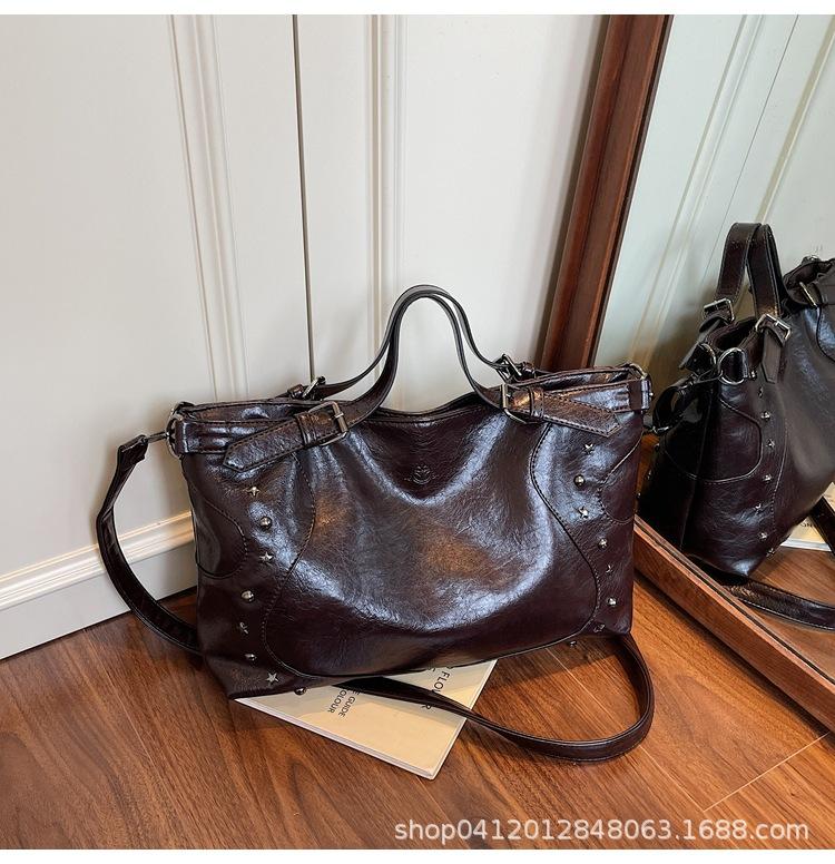 Retro women's handbag 2025 new niche retro locomotive wind rivet tote bag casual shoulder messenger bag